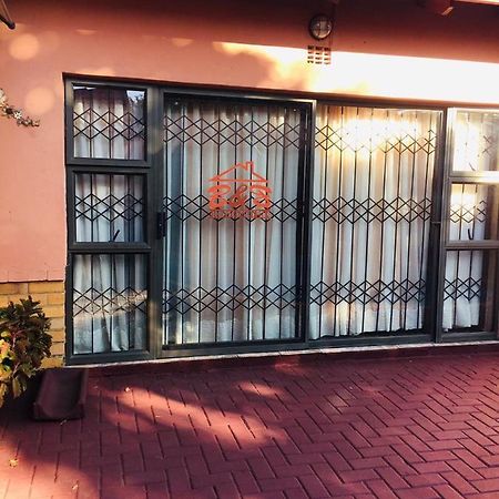 Forever Comfy Bed Bed & Breakfast Vanderbijlpark Ngoại thất bức ảnh