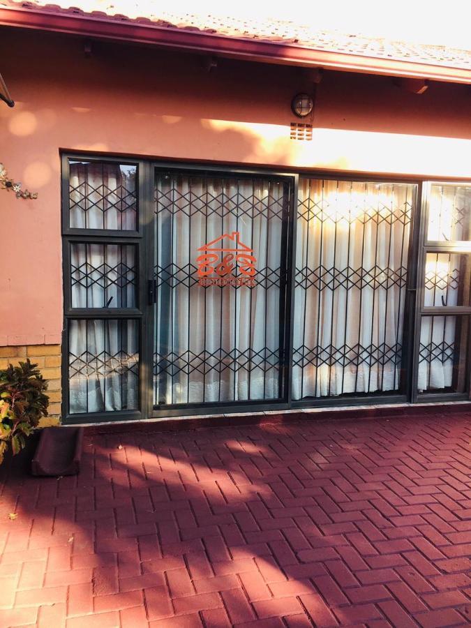 Forever Comfy Bed Bed & Breakfast Vanderbijlpark Ngoại thất bức ảnh